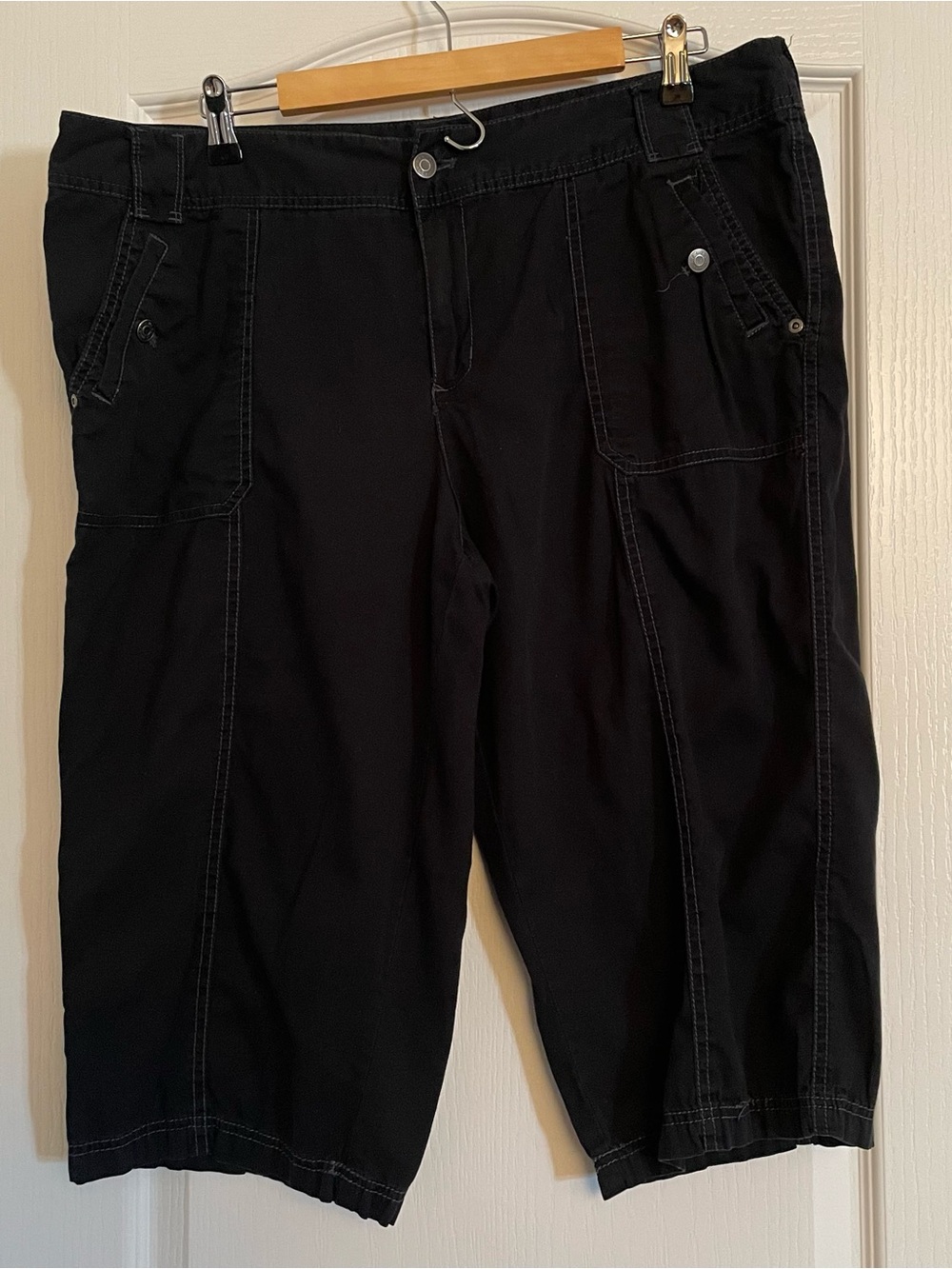 Merona Black Capris with Contrast Stitching